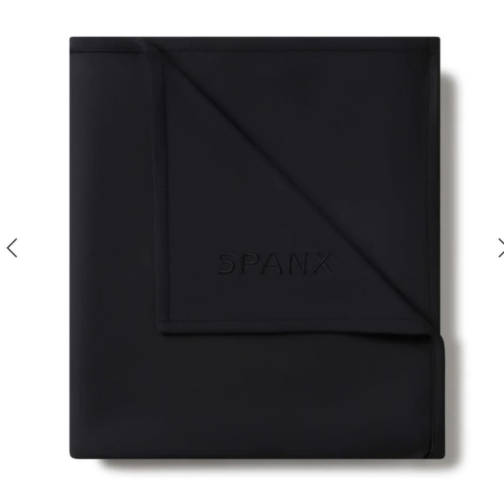 NWT SPANX AirEssentials Blanket Black Cloud Soft Plush Throw One Size